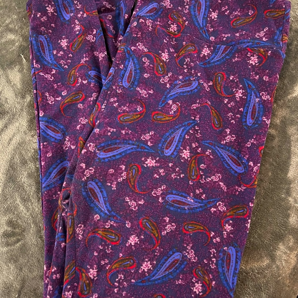 Brand new without tags, never worn. Lularoe leggings, tall and curvy.